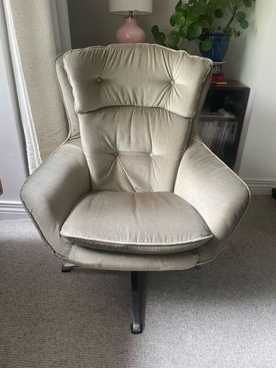 Mid century Egg Chair