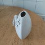Unknown Vase in excellent condition with beautiful white roses Image 3