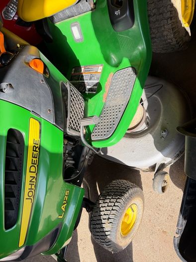 Ride on lawnmower