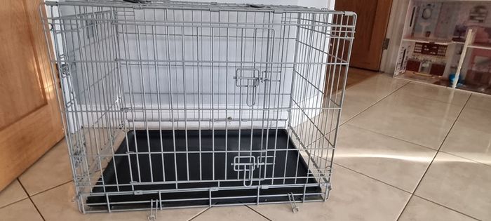 Collapsible metal dog crate