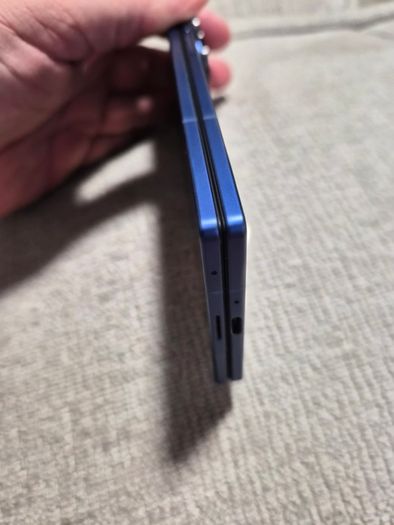 Samsung Galaxy Fold 7 512GB - Like New, 1 year old -12 mth Samsung Waranty - Blue color