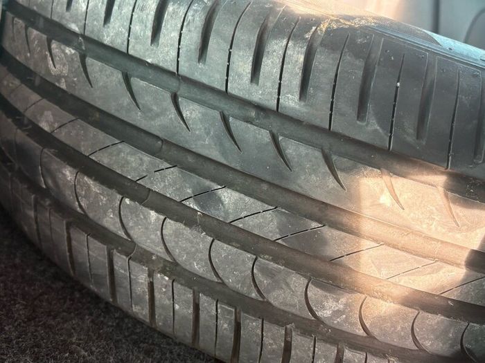 4 genuine good Volkswagen wheels and decent tyres