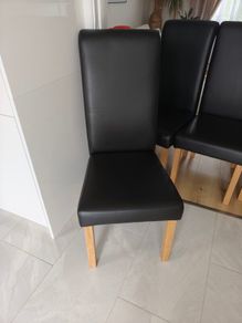 4 high dinning chairs in very good condition