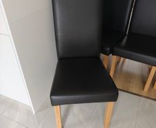 4 high dinning chairs in very good condition