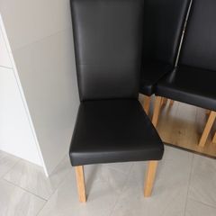 4 high dinning chairs in very good condition