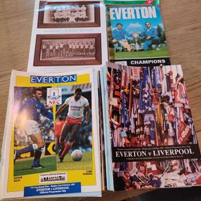 100 Everton programmes & DVD