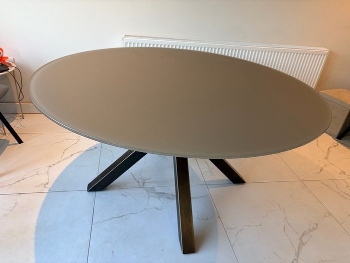Dining Table round