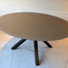 Dining Table round