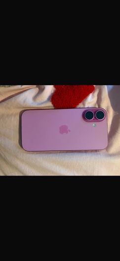 iPhone 16 pink