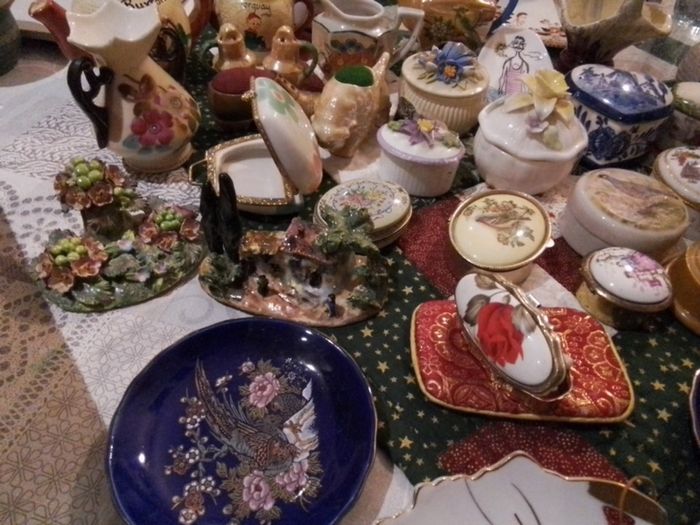 Selection of Vintage Ceramic/Metal Pill Boxes & Other Decorative Items