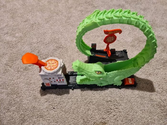 Hot Wheels Snake Spiral