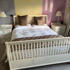 Double Bed with mattress, bedside lockers & lamps
