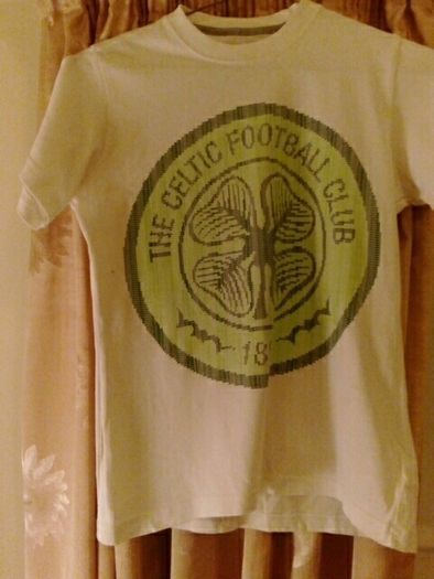 Boys Celtic t shirt age 8/10 yr