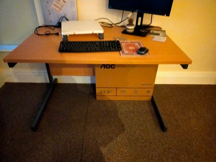 Office desk - 121cm x 80.5cm