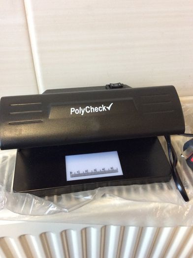 Polycheck Bank Note Checker. 9 Watts Ultra Violet Bank Note Checker.
