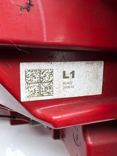 2015 Kia Sportage Offside Drivers Rear Outer Body Tail Light 92402 3w610 A2l16b2