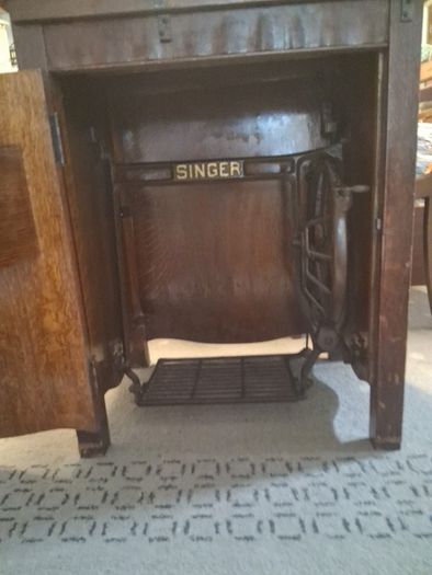 1920- 1950s Singer sewing machine cabinet