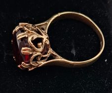 A stunning vintage 9ct yellow gold