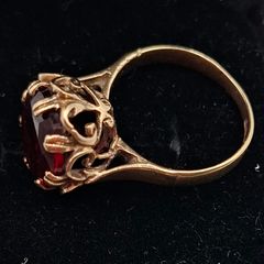 A stunning vintage 9ct yellow gold