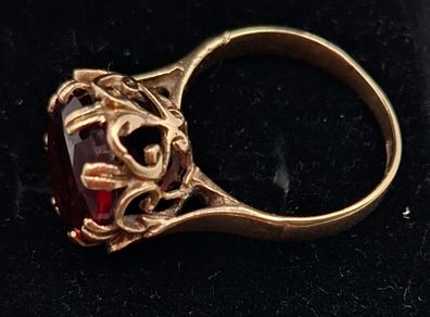 A stunning vintage 9ct yellow gold