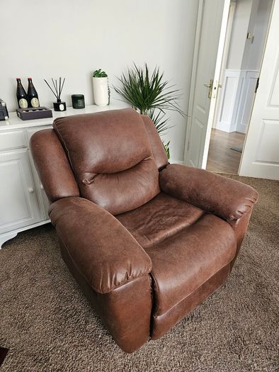 Brown Recliner Armchairs   3-Seater Sofa