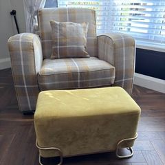 PRICE DROPPED TO SELL.   These Gone A.s.a.p, New Sofa Arrives Next Week. Open To Offers.    Sofa And Large Single Chair