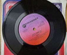Darts Lets Hang On 7 inch 1980 Magnet MAG 174