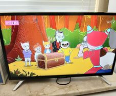 Sharp 32inch hdmi Saorview tv with dvd built in.