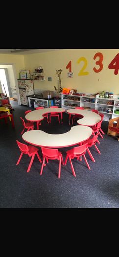 Set of 3 crescent tables and 16 chairs