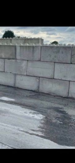 large concrete kelly blocks