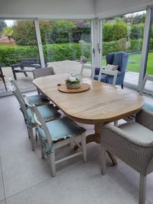 Beautiful Solid Wood Dining Table & 6 Chairs