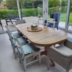 Beautiful Solid Wood Dining Table & 6 Chairs