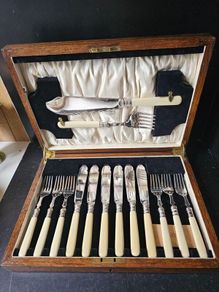 ANTIQUE EPNS Silver Plated Fish Cutlery Set