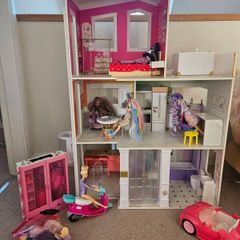 Large Dolls House Rainbow High