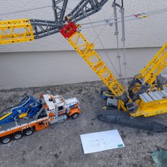 Lego Leibherr crane 42146 and tow truck