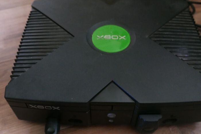 Microsoft Original Xbox Console Bundle (works well)