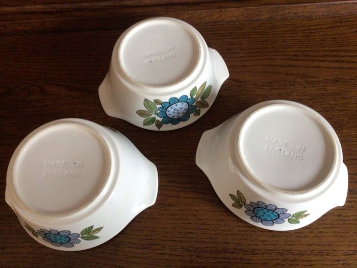 Retro Vintage Studio pottery J&G Meakin Floral soup bowls x3