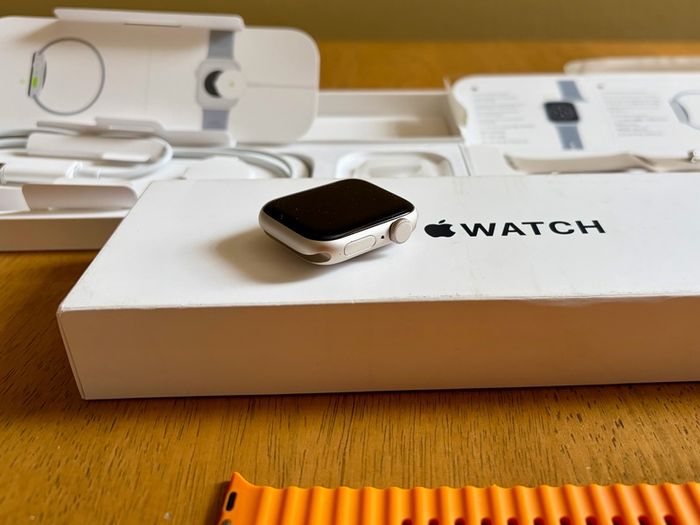 Apple Watch SE 2nd Gen GPS 40mm Starlight Aluminium Case 1 Owner Extras 14pc New Charger Case Strap Band Professional Office Work Lifestyle Fitness Outdoors Elegant Party Event Magnetic Ocean