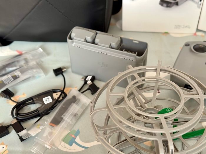 DJI Mini 2 SE drone bundle. (Fly more combo)