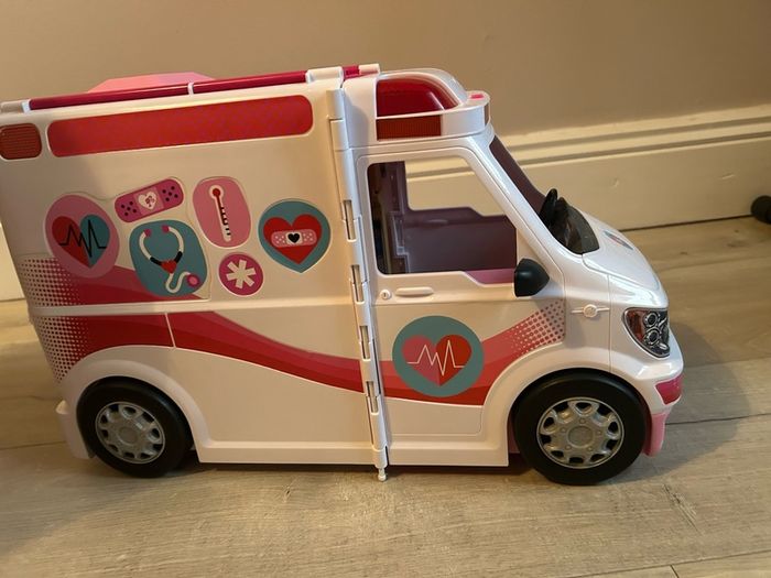 Barbie  ambulance