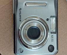 Fujifilm Finepix A400, in very good condition, requires 2 AA Batteries