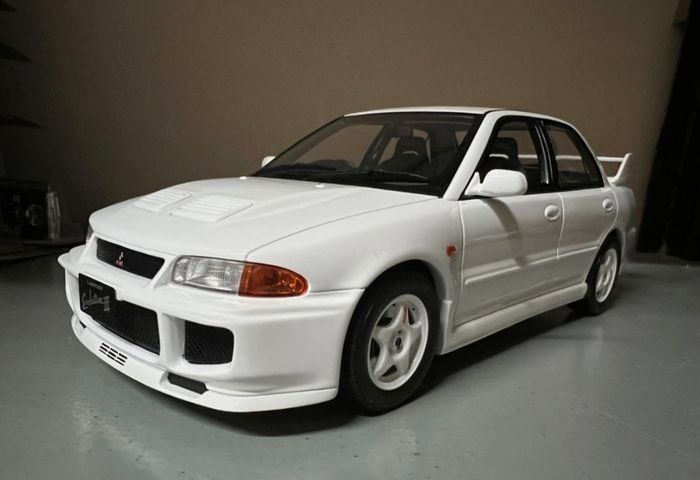 Mitsubishi Lancer Evo 3 1995 - Ottomobile - 1/18 - New In Box