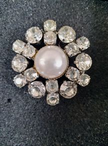 Pearl/Diamonte Brooch (Vintage)