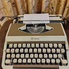 Vintage Royal 202 Manual Typewriter with Case