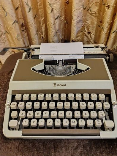 Vintage Royal 202 Manual Typewriter with Case