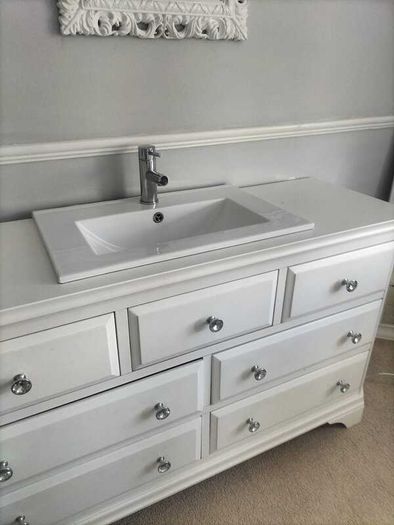 Bathroom sink vanity unit
