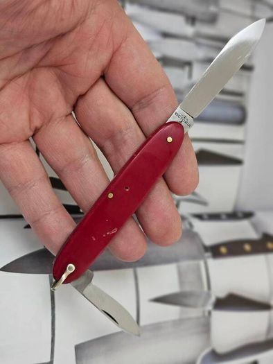 Vintage 1950s Victoria Victorinox Swiss Army Knife with Bail Retired 84mm model Collectable