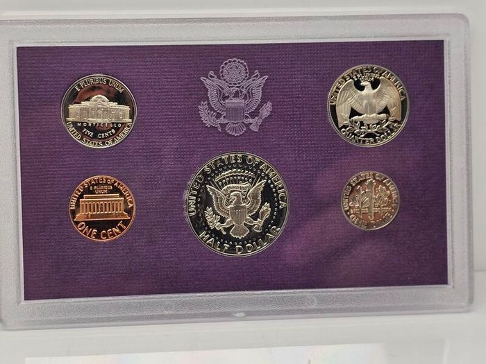 USA United States 1984 Proof Set in Original Holder Half Dollar Quarter Dime Nickel Penny