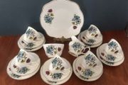 Beautiful Vintage Royal Stuart Fine Bone China 21 Piece Teaset in a Fabulous Mixed Floral Pattern in Excellent Condition, pattern number R/5103