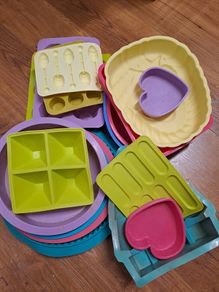 17 pc baking moulds